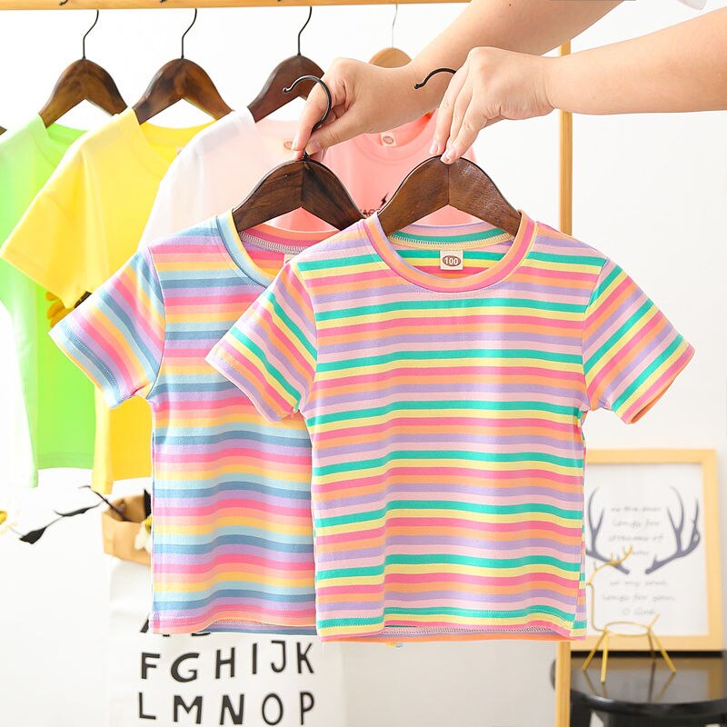 T-shirt da bambina 2022 Summer New Rainbow Stripe T-shirt per bambini Top coreano manica corta ragazza P6242