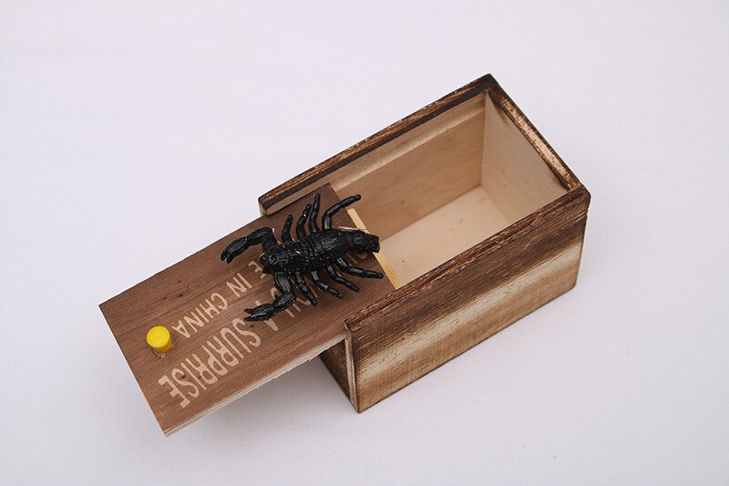 Funny Scare Box Wooden Prank Spider Hidden in Case Great Prank-Wooden Scarebox Interesting Play Trick Joke Toys: Random animal1