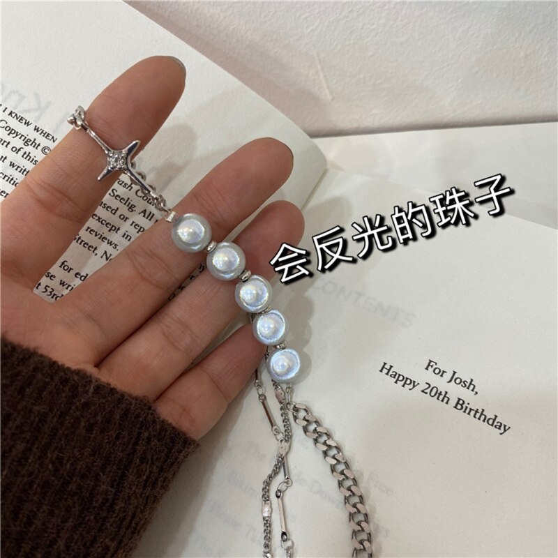 Girocollo di perle bianche Design asimmetrico unico con catena in lega e perle fluorescenti incrociate collane delicate ottimo regalo