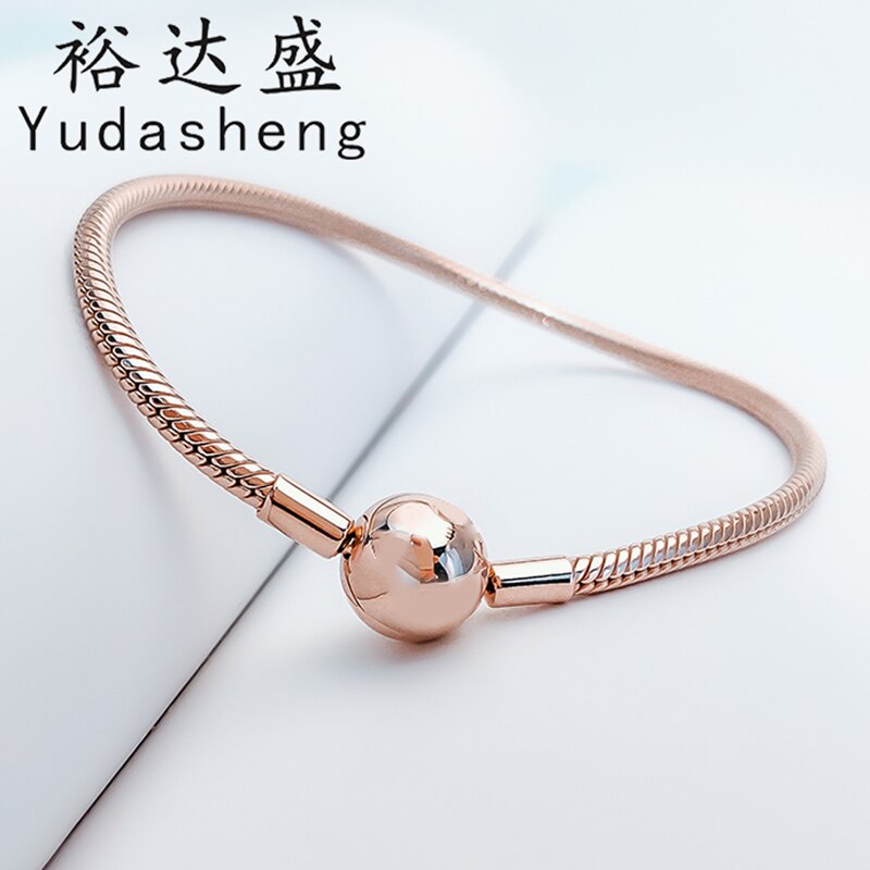 Moments snake bracelet , It can be matched with pendants and fixing clips. It is an "canvas" for your creativity.