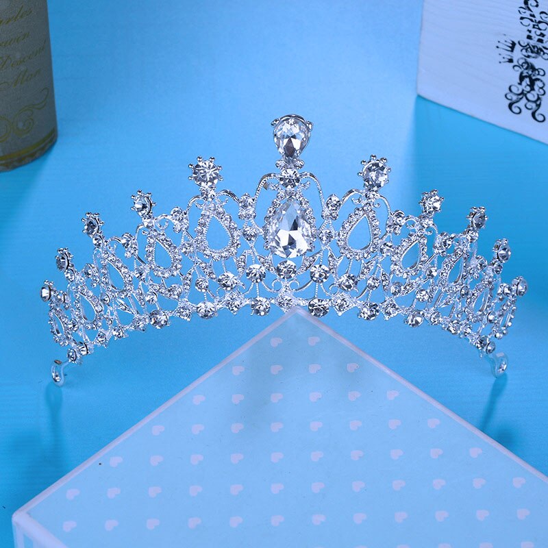 Tiara kopen voor een themafeest? Veel verschillende soorten Tiara kopen voor een themafeest? Veel verschillende soorten