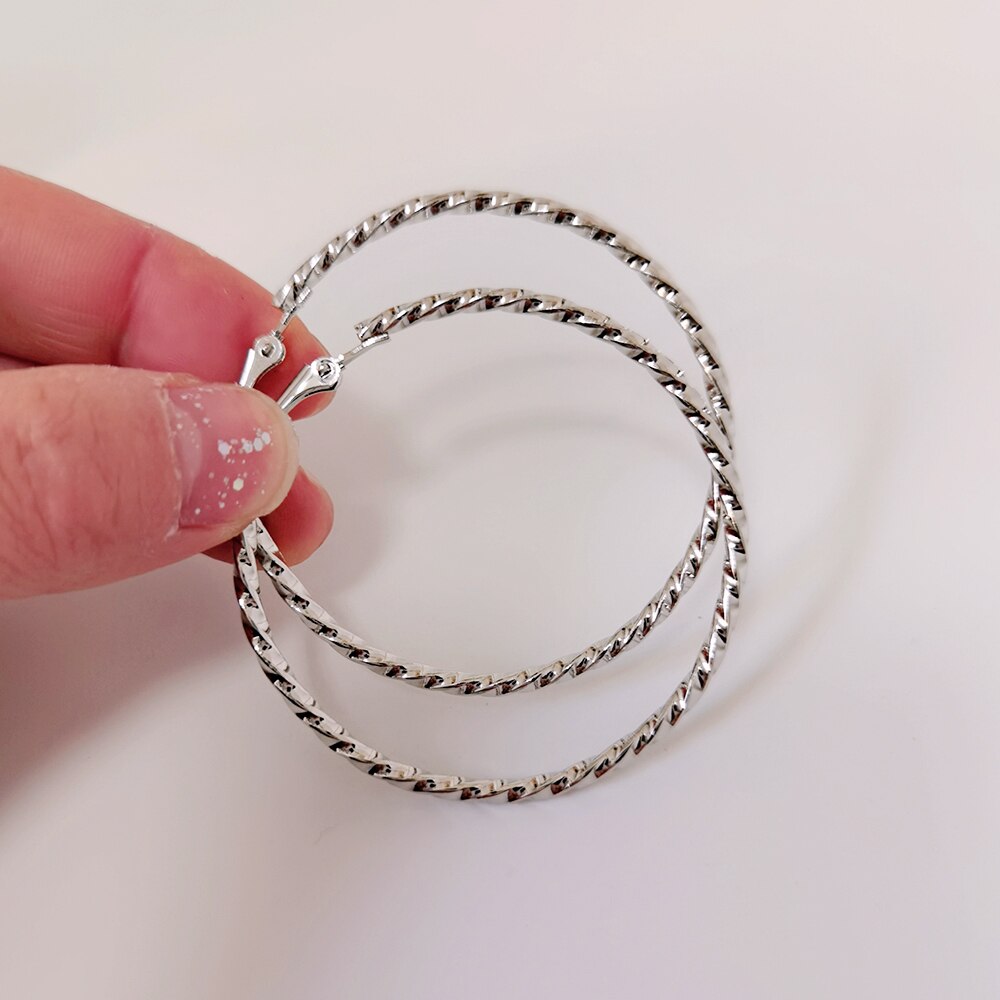 BLIJERY Glanzende Twisted Grote Hoepel Oorbellen voor Vrouwen Sieraden Basketbal Brincos Temperament Ronde Cirkel Oorbellen Boucles d'oreill: Black Zinc Plated