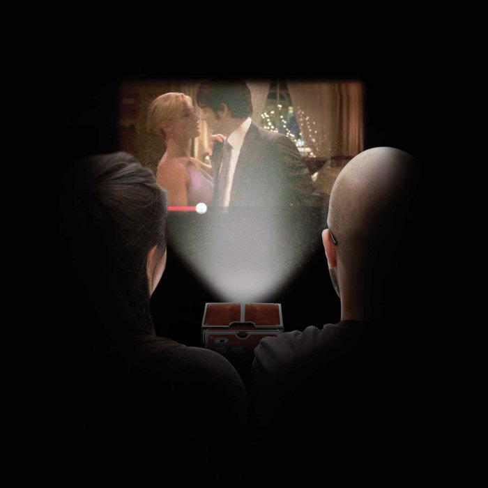 Cardboard Smartphone Portable Projector 2.0 / Install Phone Projector Movie No Installation is Required OUJ99