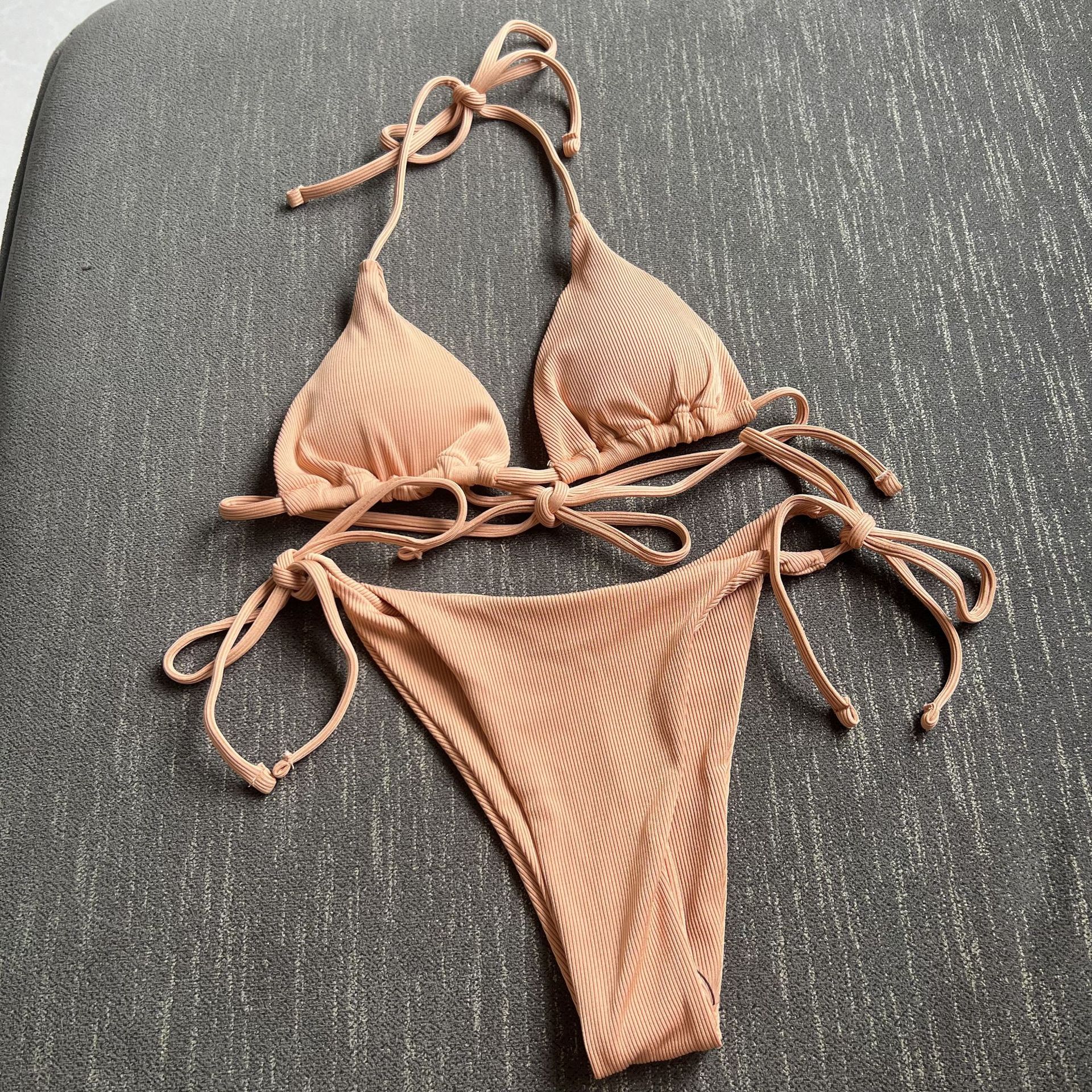 Liten randig ribbad bikiniset för kvinnor sexig enkel enfärgad halterneck baddräkt snörning strandbaddräkt sidobandage string baddräkt: L / Kamel