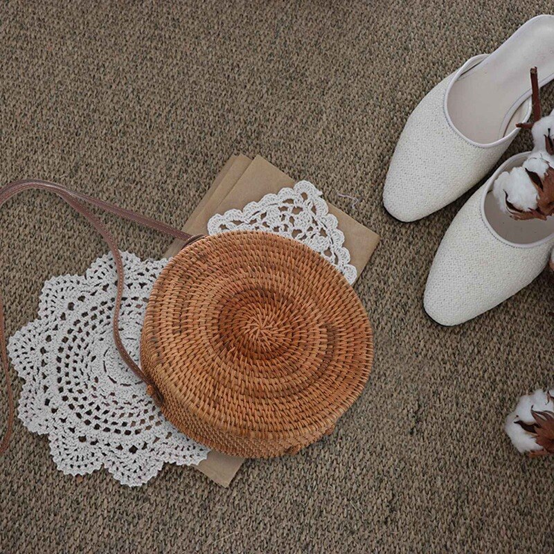 Bolsos bohemios Bali de ratán para mujer, pequeños bolsos de playa circulares, bolso de paja Vintage de verano, bolso de mensajero hecho a mano (18x8Cm)