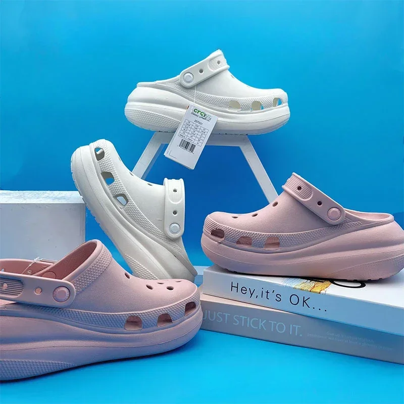 Sandales nuage respirantes à trous bouffants Crss – Chaussures blanches à plateforme toutes saisons pour femmes pour le style de rue/plage