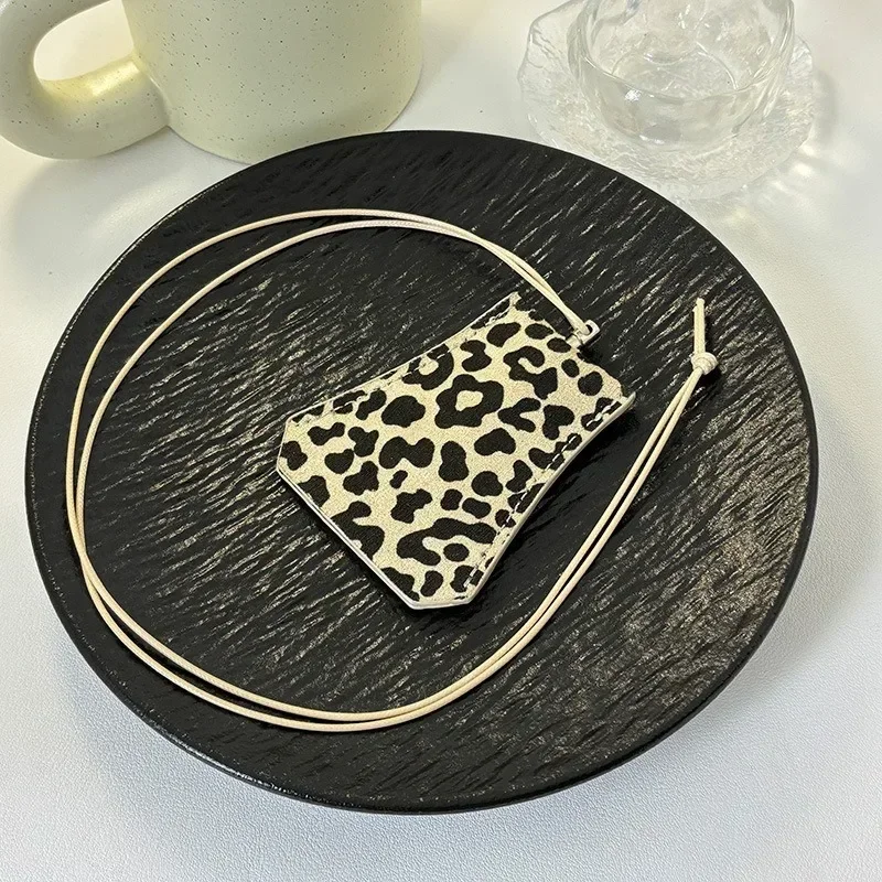 Bilandi joyería de temperamento moderno bolso con estampado de leopardo colgante collar para mujer accesorios: Color acero