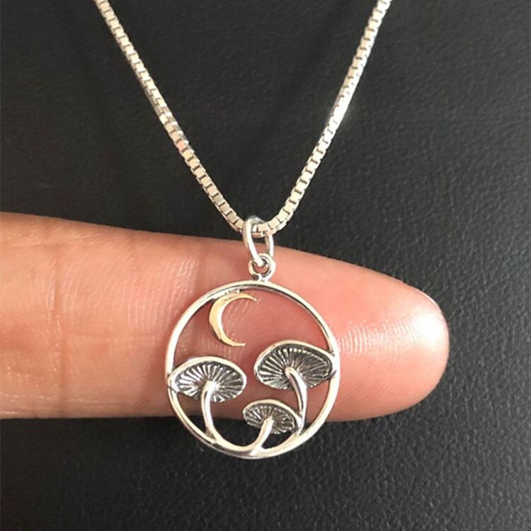 Wangaiyao Ronde Retro Paddestoel Ketting Vrouwelijke Crescent Paddestoel Dame Persoonlijkheid Temperament Sleutelbeen Keten