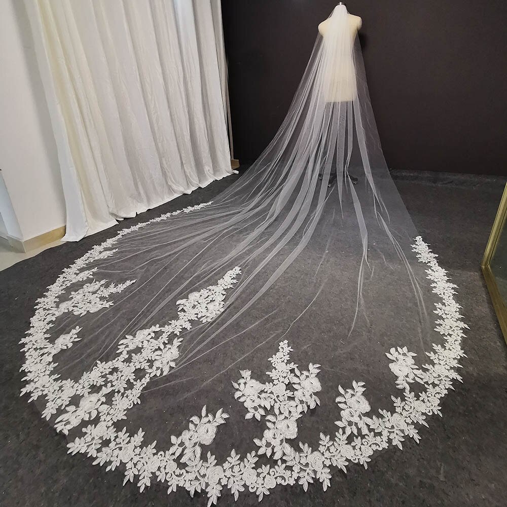 Luxury 4 Meters Long Lace Wedding Veil with Comb White Ivory Bridal Veil Bride Headpieces Wedding Accessories