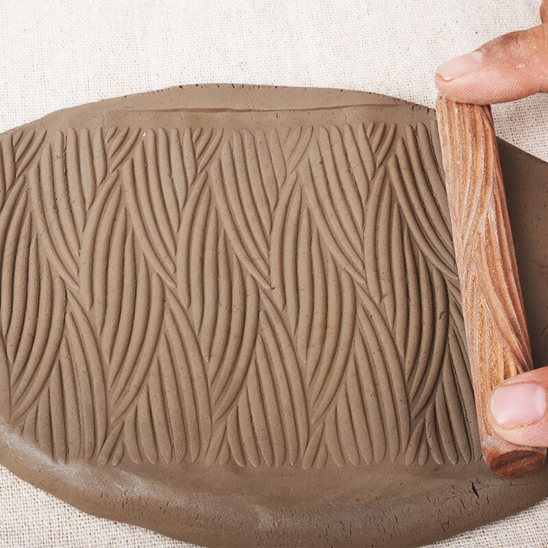 1PCS Pottery Tools Wooden Hand Pressure Roller Sculpture Wood Grain Pattern Relief Stick Mud Roller Clay Polymer Mold