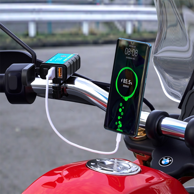 Schwarzes 1422- c- 2 -sae-steckdosen-doppel-usb-ladegerät mit motorrad-sicherheitsschutz und energiesparendem handy-aufladungsgerät  t84d