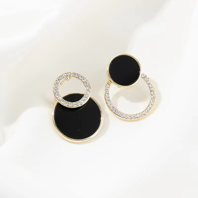 Boucles d'oreilles asymétriques rondes creuses noires pour femmes, accessoires en strass pour femmes