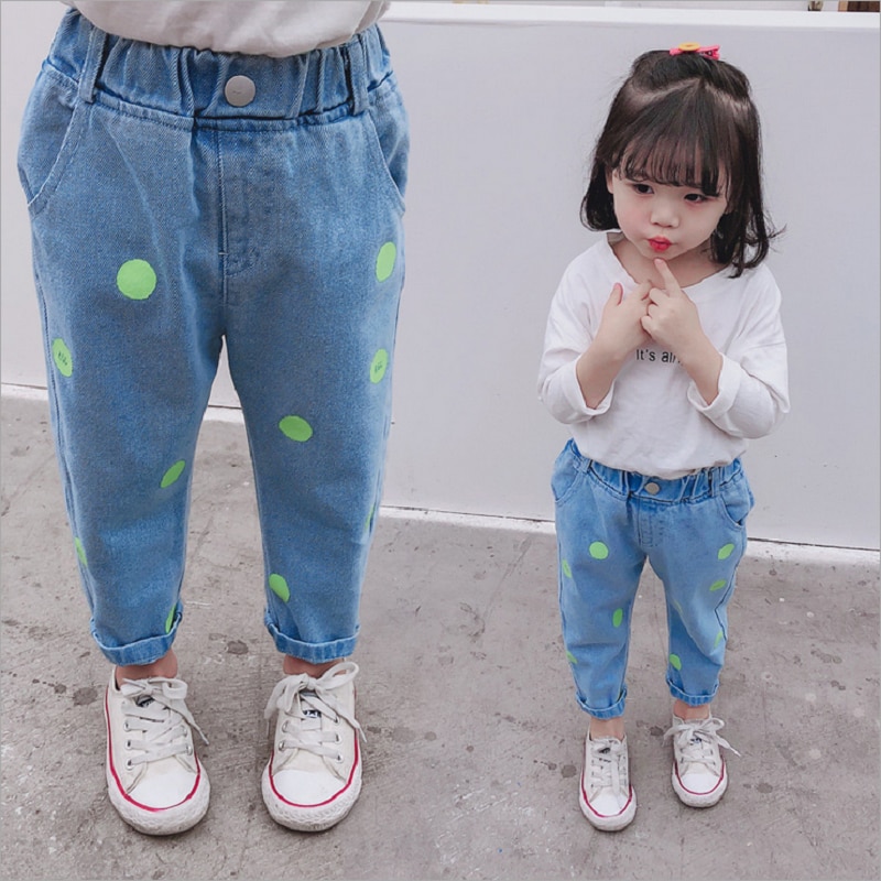 Forår sommer børnetøj vilde jeans til piger bløde løse punkter jeans til børns jeans baby piger toddler denim bukser