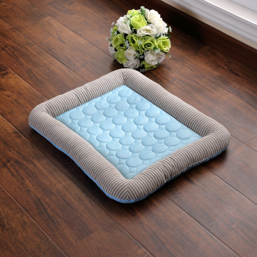 Colchoneta refrescante para mascotas, cojín de seda de hielo, colchón para cama, manta refrescante transpirable para perros pequeños y grandes, accesorios para gatos: Blue A / M 70x52cm