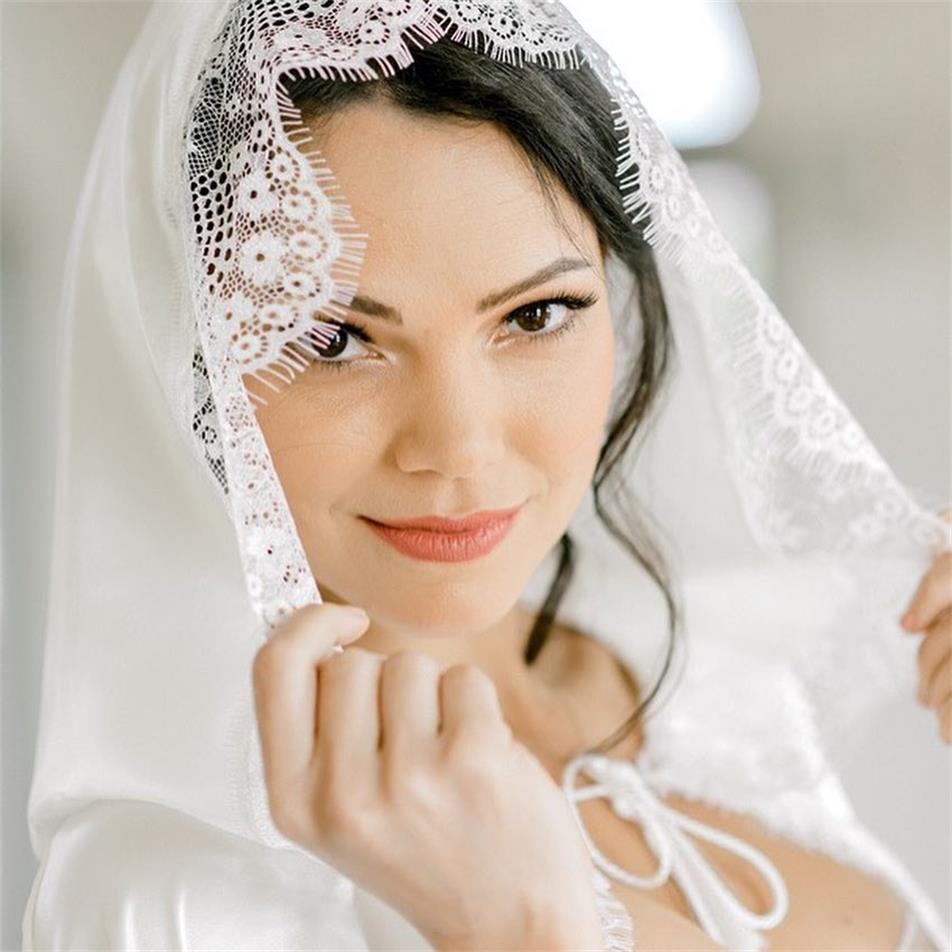 Zijde Satijn White Wedding Cape Bridal Shawl Zachte Kant Kathedraal Lengte Geappliceerd Lange Mantel Kerst