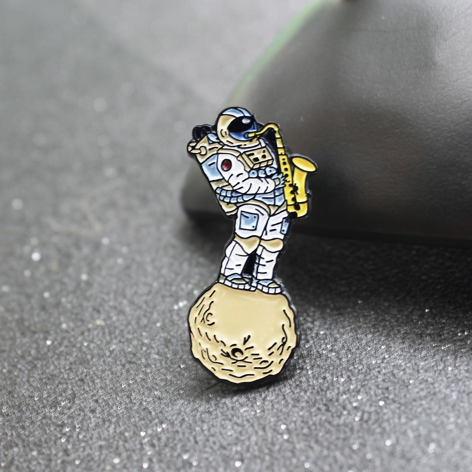 Xm-Grappige Mode Creatieve Astronaut Saxofoon Spelen In Ruimte Persoonlijkheid Broche Kleding Badge Tas Accessoires