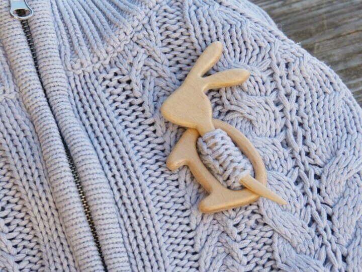 Wooden Animal Pattern Brooch Pin Unique Handmade Wooden Brooch Pin Women Cute Shawl Pin Scarf Buckle Clasp Pins Jewelry: rabbit