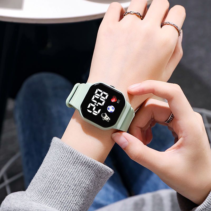 Reloj deportivo para niños, relojes digitales LED, correa de silicona para astronauta, reloj de pulsera electrónico resistente al agua para niños y niñas,: Gris oscuro