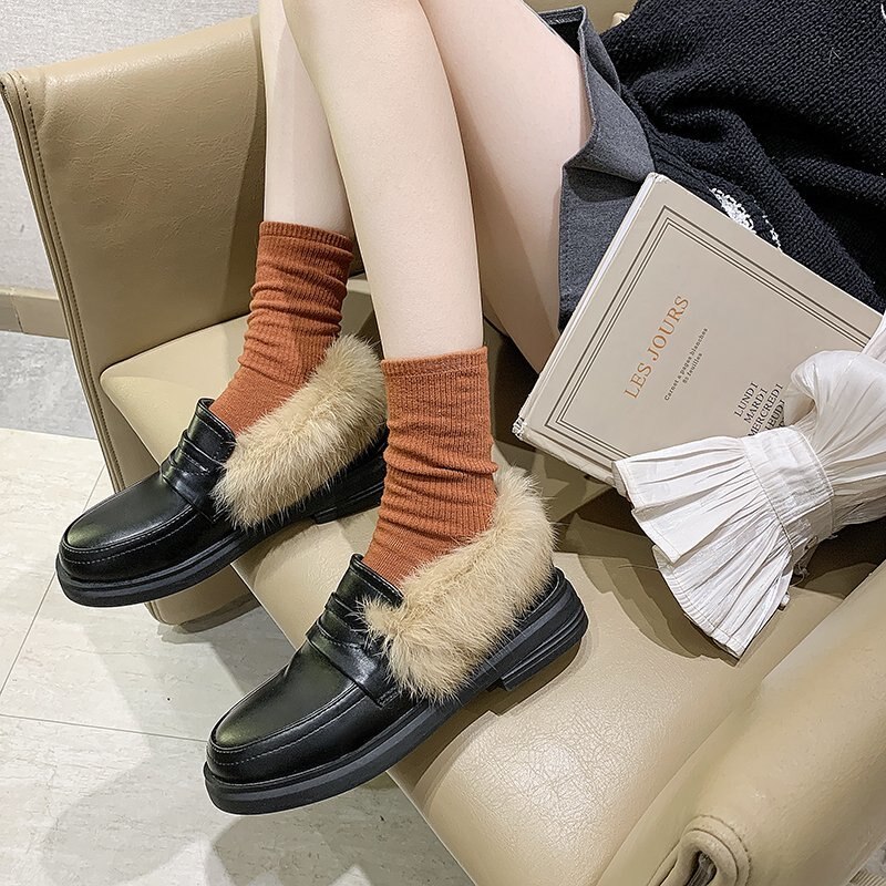 Mocassins fourrure femmes chaussures automne noir chaussures plates talons bas femmes décontracté femme baskets bout rond Style britannique