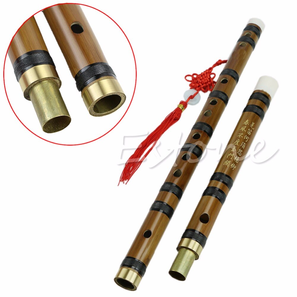 Chinesisches traditionelles musikinstrument handgefertigte bambusflöte in d-tonart
