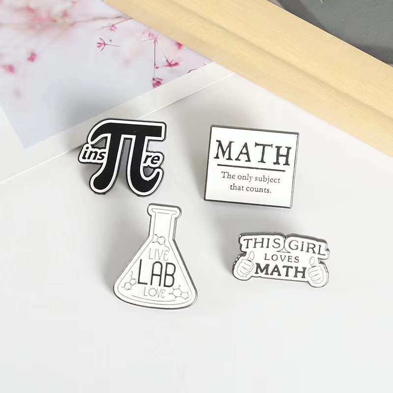 Broches de Metal personalizados para química, matemáticas y ciencia, insignia de letra Simple en blanco y negro, para profesores, estudiantes, Pin esmaltado Geek Pi π