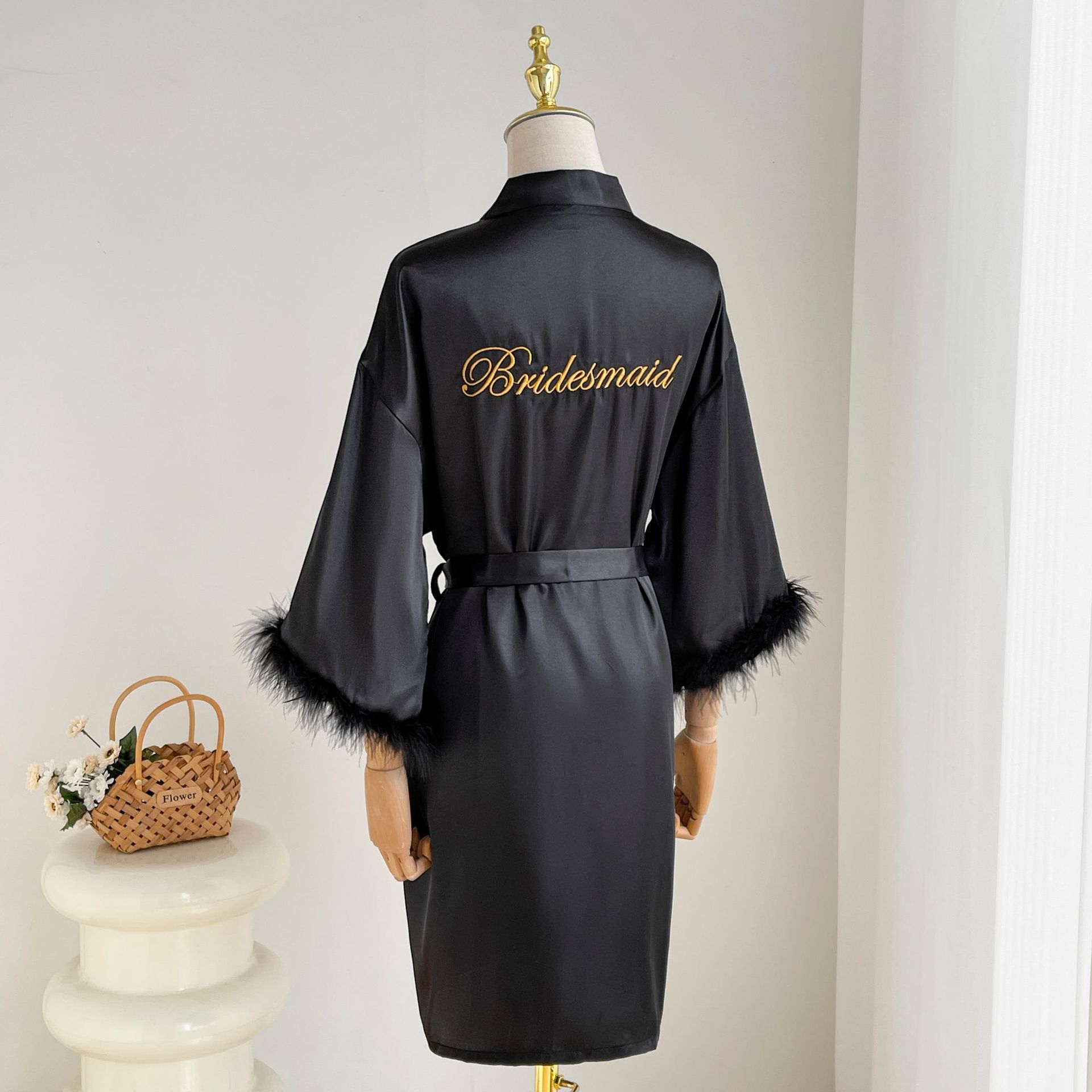 Robe de demoiselle d'honneur en Satin, Kimono, Lingerie intime, Sexy, manches plumes, peignoir, chemise de nuit, vêtements de nuit courts, taille unique: vert militaire