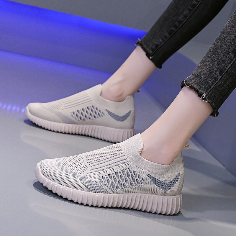 light sneakers women breathable mesh vulcanized shoes outdoor flat slip-on sock shoes women for walking plus size 35-40 woman