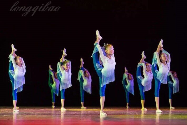 Chinese meisjes treden op in kostuums met gradiëntkleuren, tule, feeëndanskleding, klassieke kostuums, podiumkleding: 160
