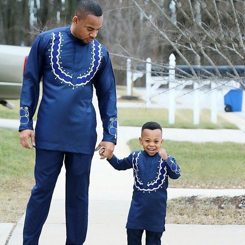 Vêtements africains uniquement couleur bleue dashiki traditionnel matériau doux pour les hommes
