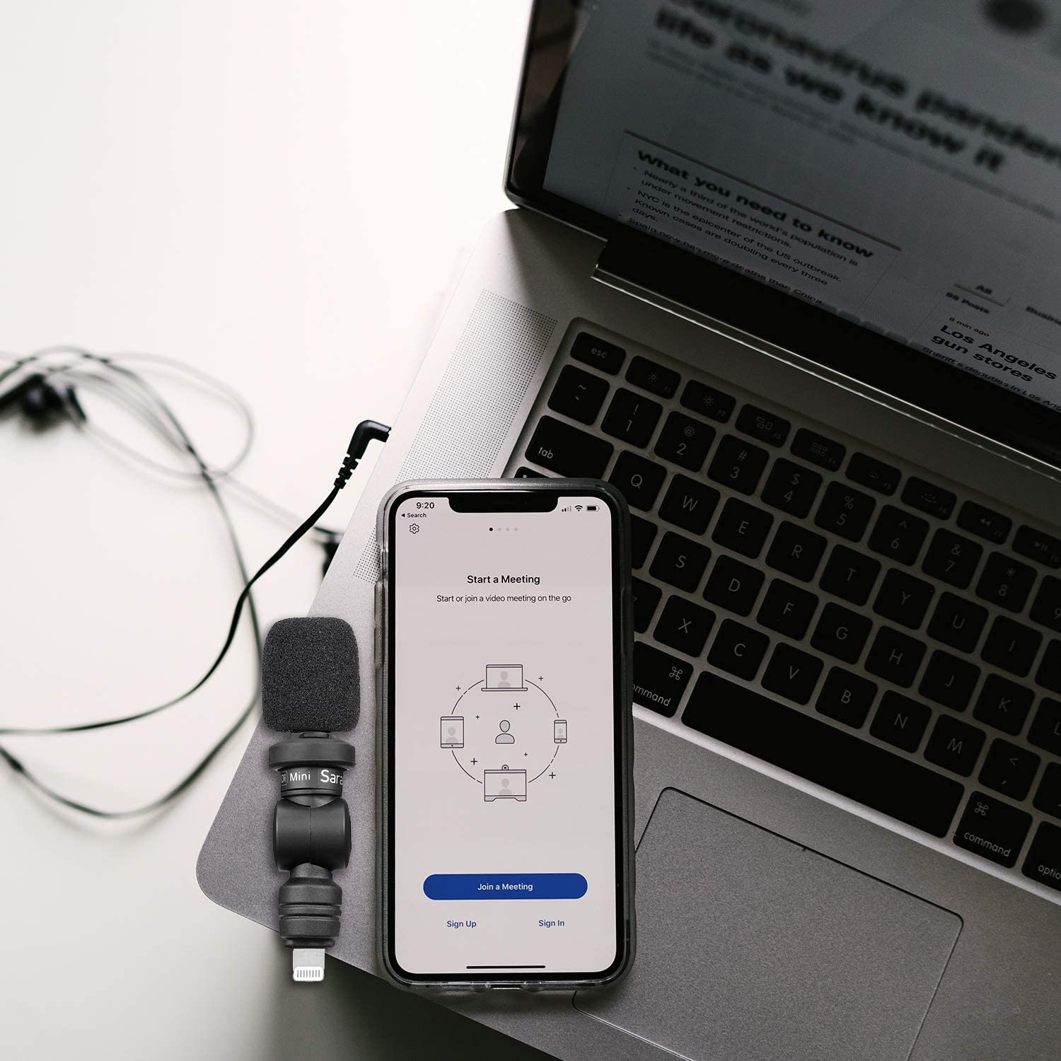 Saramonic Mini Plug Play Microphone for iOS Devices Mobile Phone Vlogging Broadcasting Recording Mic