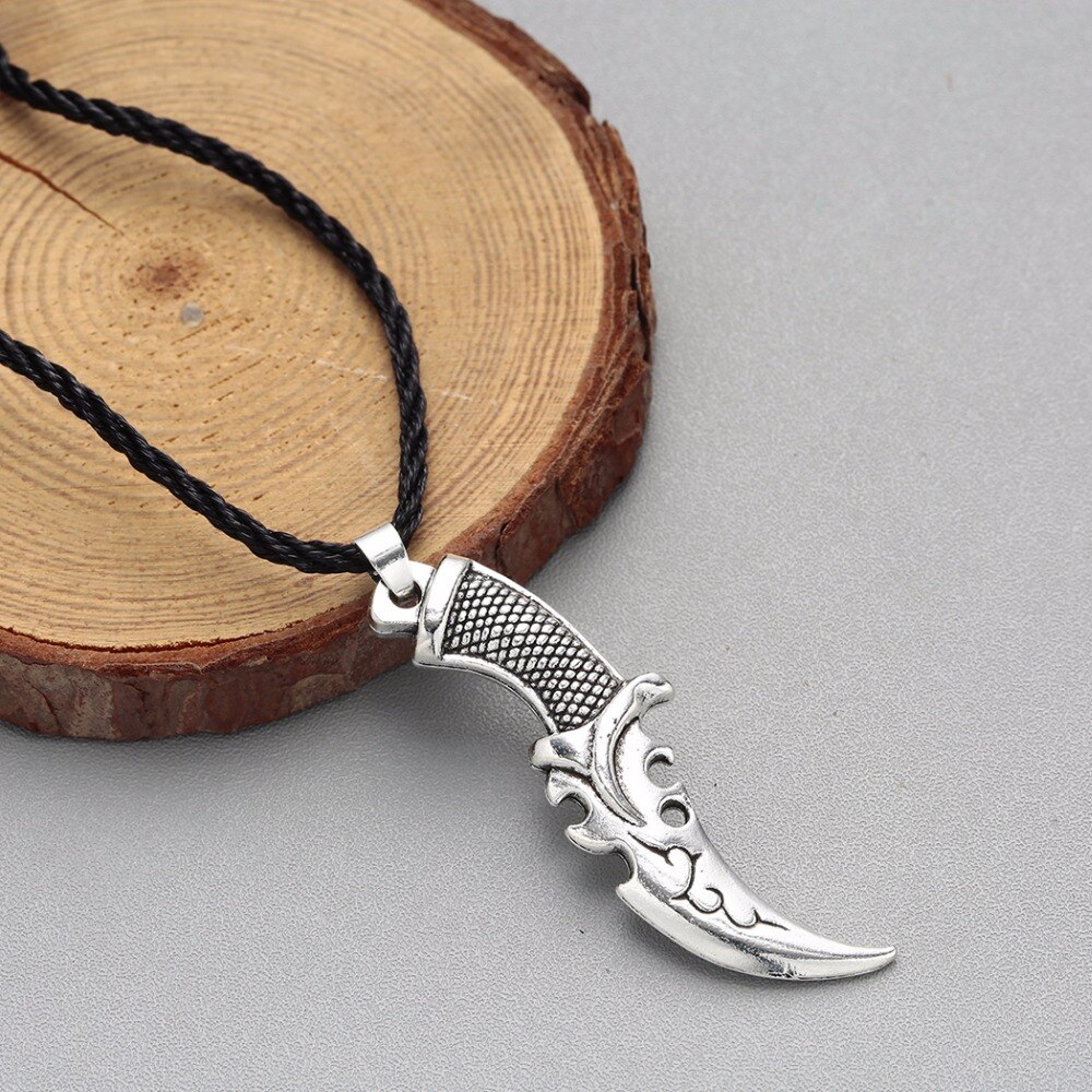 Women Character Cutlery Power Necklace Vintage Men Jewelry Scimitar Wolf Tooth Machete Knife Pendant Punk Women Necklaces