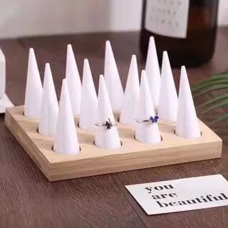 Natural Wood Cone Shape Finger Ring Stand Jewelry Display Holder Showcase Display Stands Rings Bracelet Jewelry Tray: 12bits white