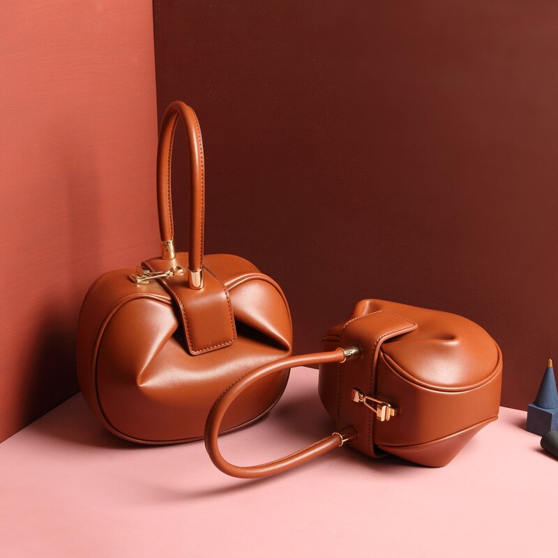 Bag girl leather bag European and American retro niche wonton hand dumpling wonton bag: caramel small