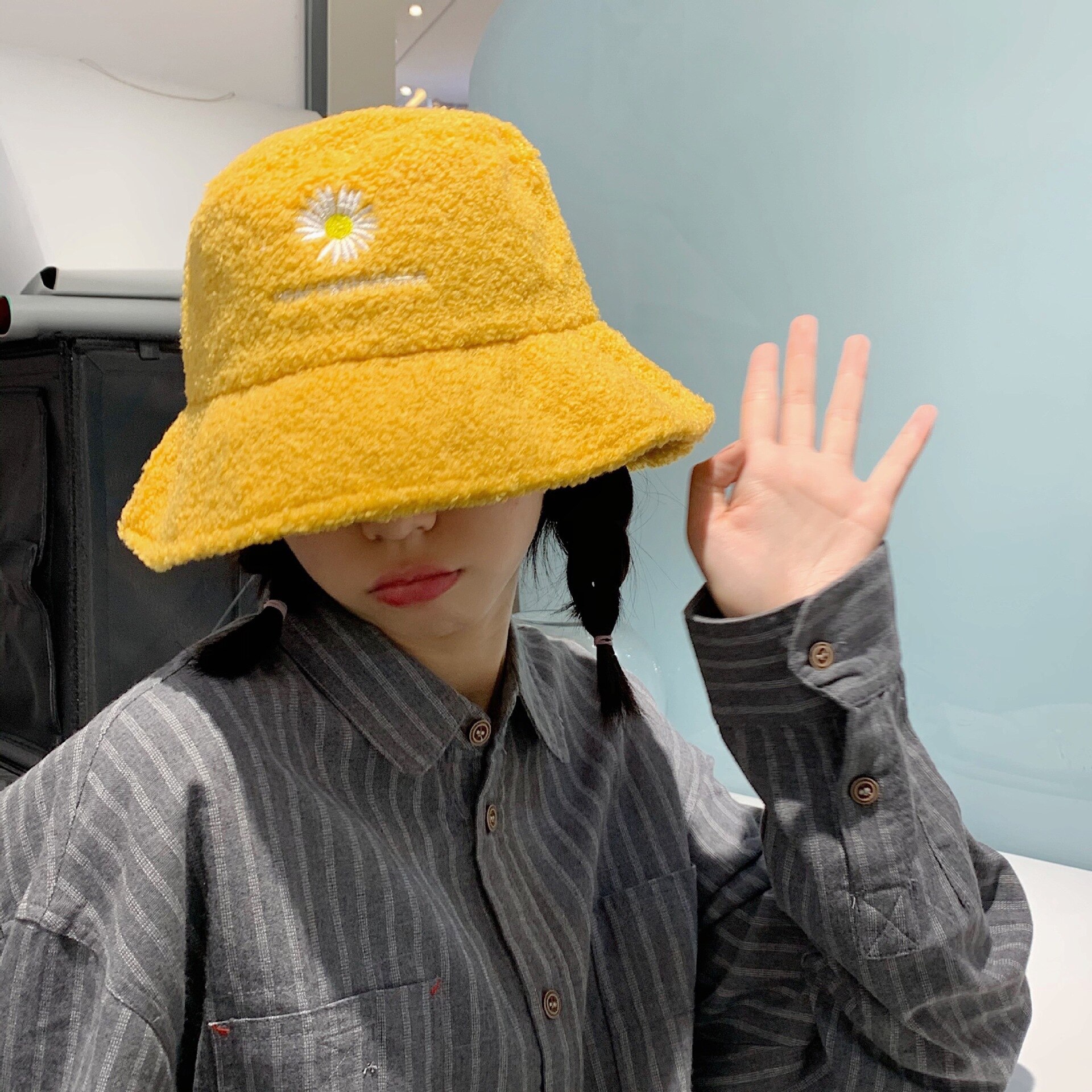 Sombrero de pescador de Cachemira para mujer, gorro redondo cálido de , de felpa de piel sintética, Retro, con letras estampadas, para invierno: Gris oscuro