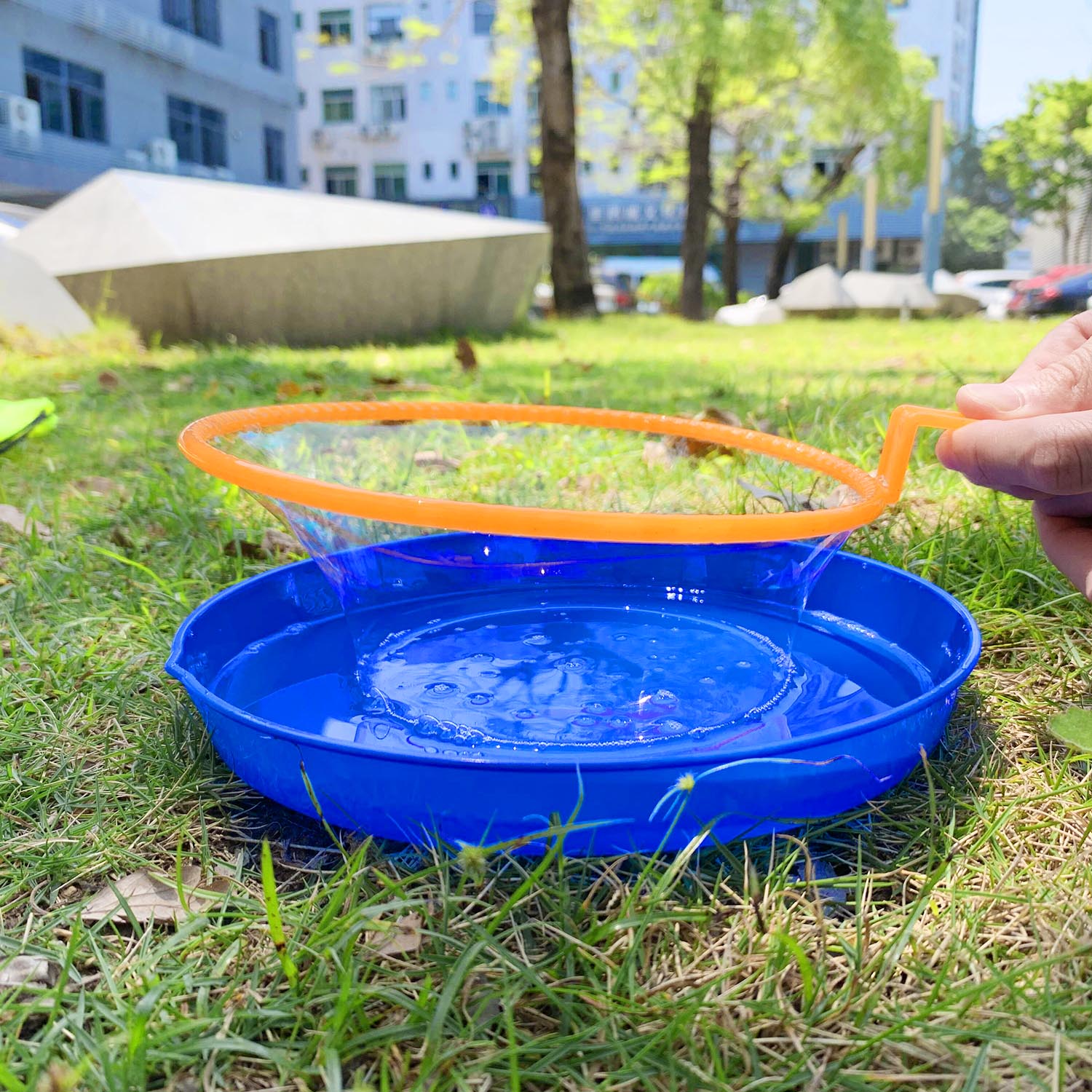 Bubbles Maker Bubble Making Wand Blower Ring for Children Kids Outdoor Playtime Birthday Party Backyard Games Random Color