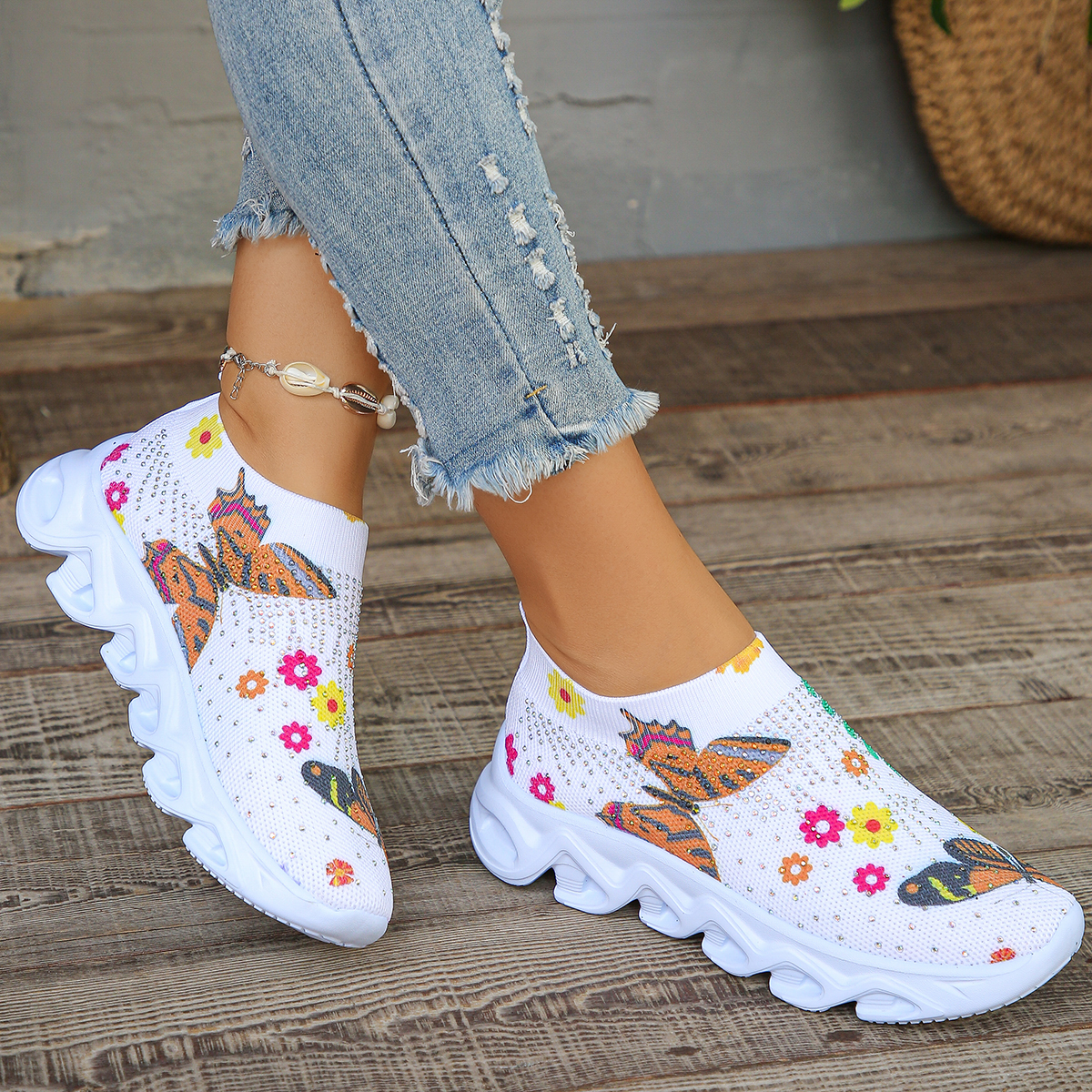 Scarpe da ginnastica lavorate a maglia con farfalla di cristallo moda scarpe da donna estate 2024 mesh traspirante slip on piattaforma appartamenti casual da donna tennis