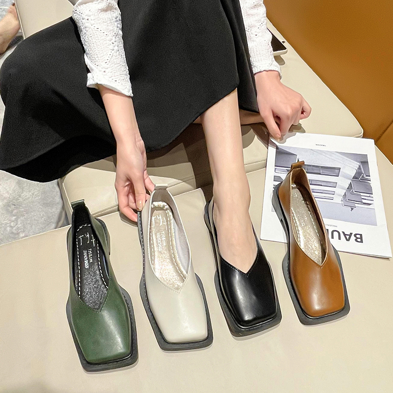2023 Scarpe basse da donna Scarpe singole con punta quadrata Scarpe in pelle dal temperamento semplice Tacchi a punta tonda primaverili