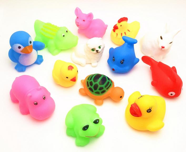 13 stk dejlige blandede dyr farverigt blødt gummi float squeeze lyd knirkende badelegetøj til baby gyh