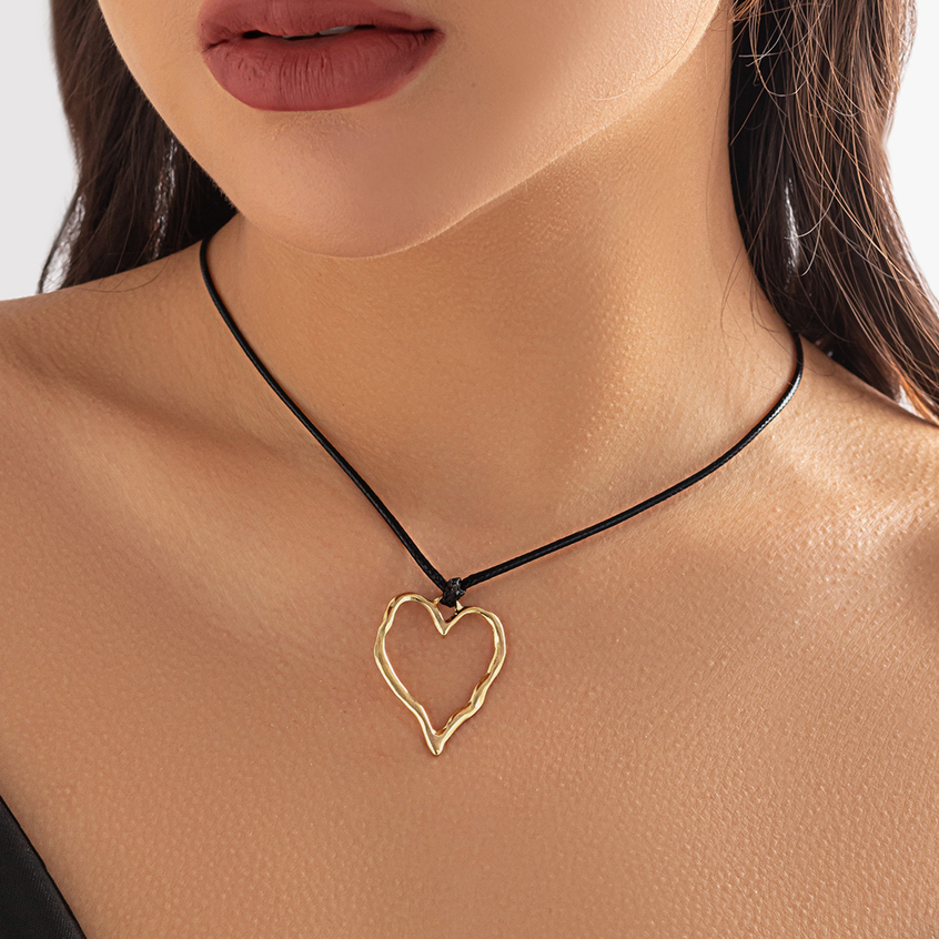 Ingemark-collar de cadena de cordón de cera trenzada de cuero negro Vintage para mujer, Gargantilla con colgante de corazón de amor calado gótico, joyería Y2k nueva
