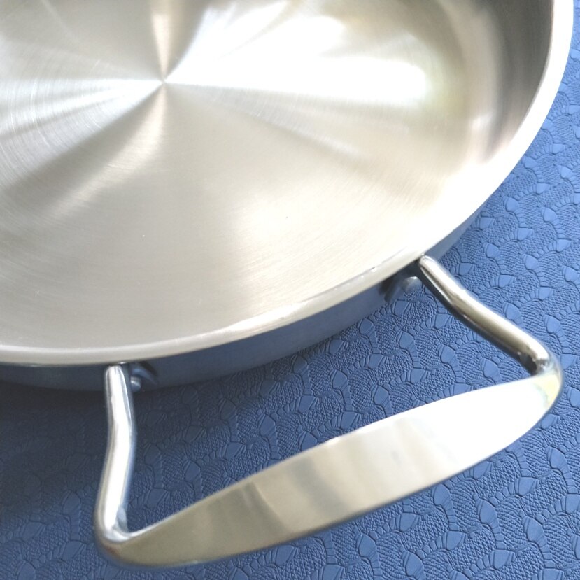 28cm European double handle frying pan. Multi-purpose pan with magnetic thickening flat. Induction cooker of steel handle.