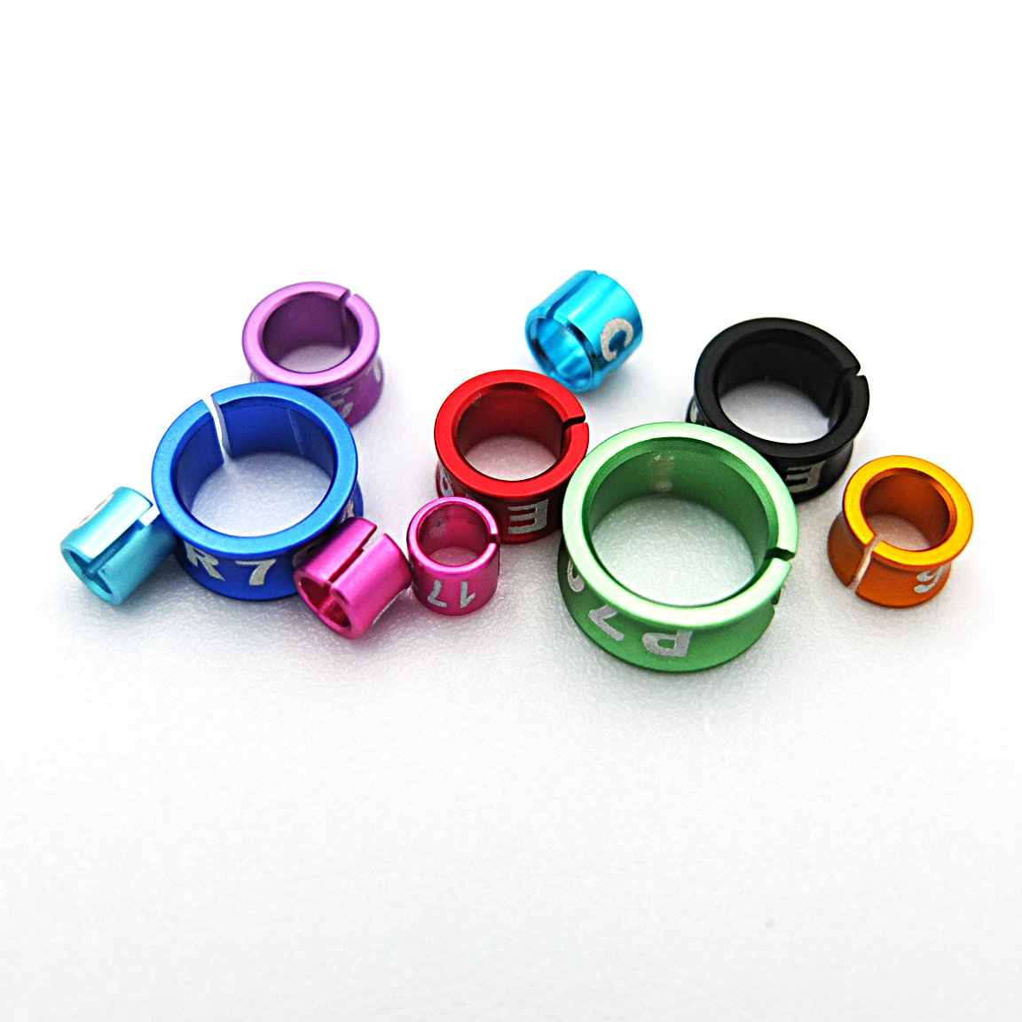 10 anillos de pierna de pájaro divididos de aluminio de 2,6mm ~ 8,0mm para pájaros jóvenes | Colores surtidos y bandas para patas de pájaro numeradas con identificación única