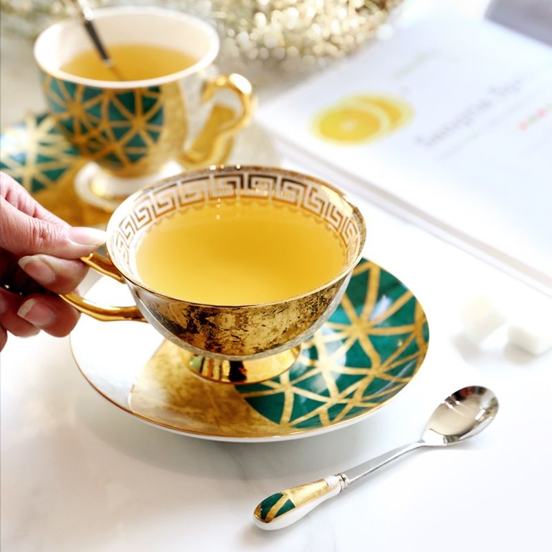 European-style gold bone China coffee cup and saucer set ceramic flower teacup small deluxe afternoon teacup spoon اكواب قهوه