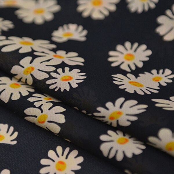 Good dracing pure crepe georgette de seda estampado de flores de tela sobre base negra, SCG642