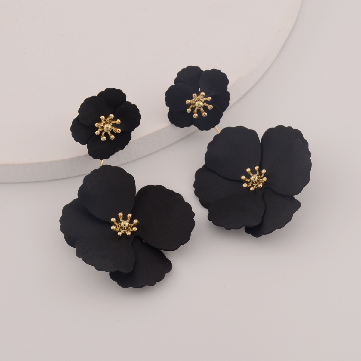 Pendientes de pétalos de flores pintadas populares para mujer, pendientes de gota frontal y trasera, Rosa mate, negro, tendencia: COLOR ORO ROSADO