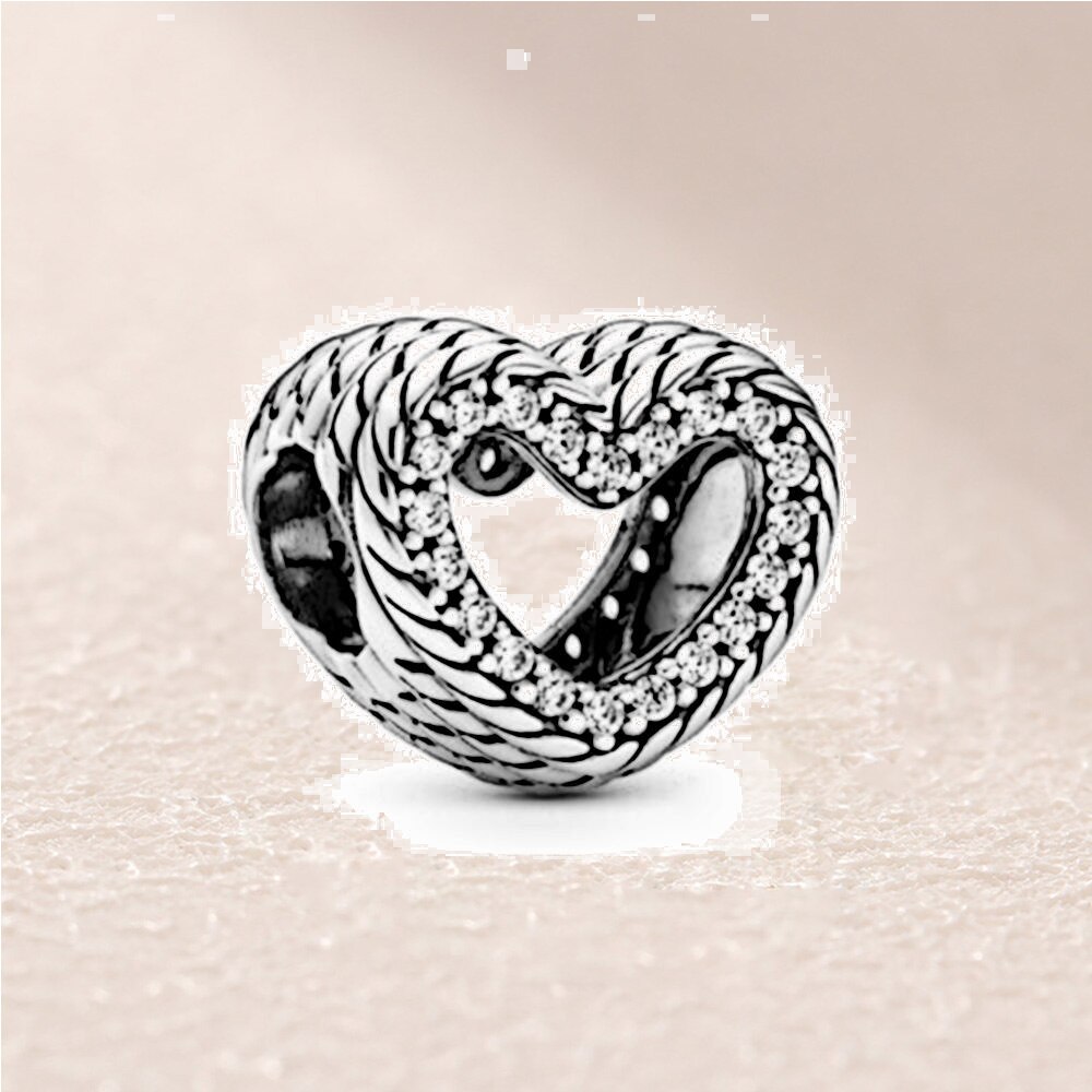 799100C01 Snake Chain Pattern Open Heart Charm