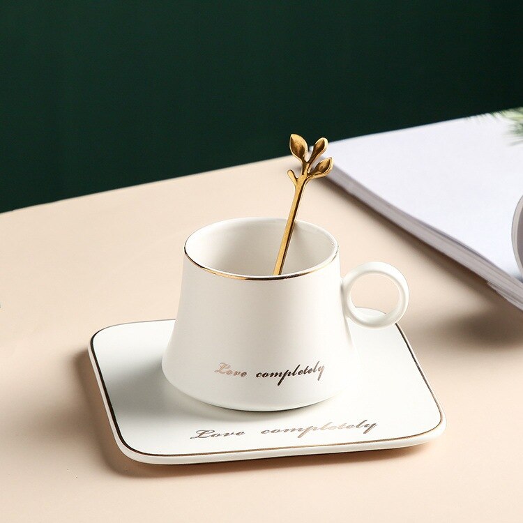 Ensemble de tasse à café et soucoupe à bordure dorée européenne ensemble de thé de l'après-midi ensemble de café en céramique de Restaurant occidental