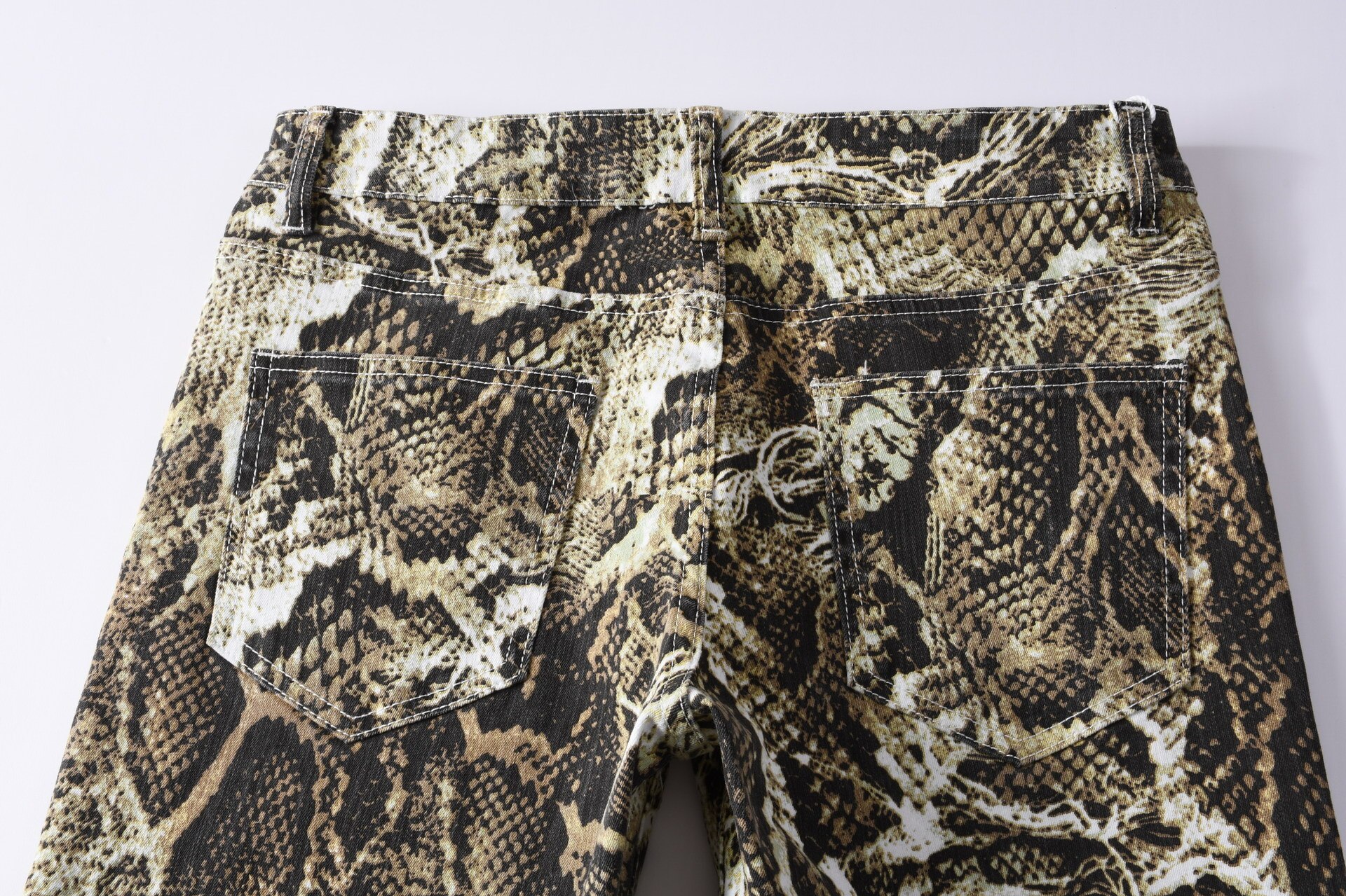 Modne jeansy męskie wężbyć winnym graficzne Jean mężczyźni biodro-chmiel drukowane wzór wężowy nocny piosenkarka wydajność Jean zgrywanie Jean dla mężczyzn