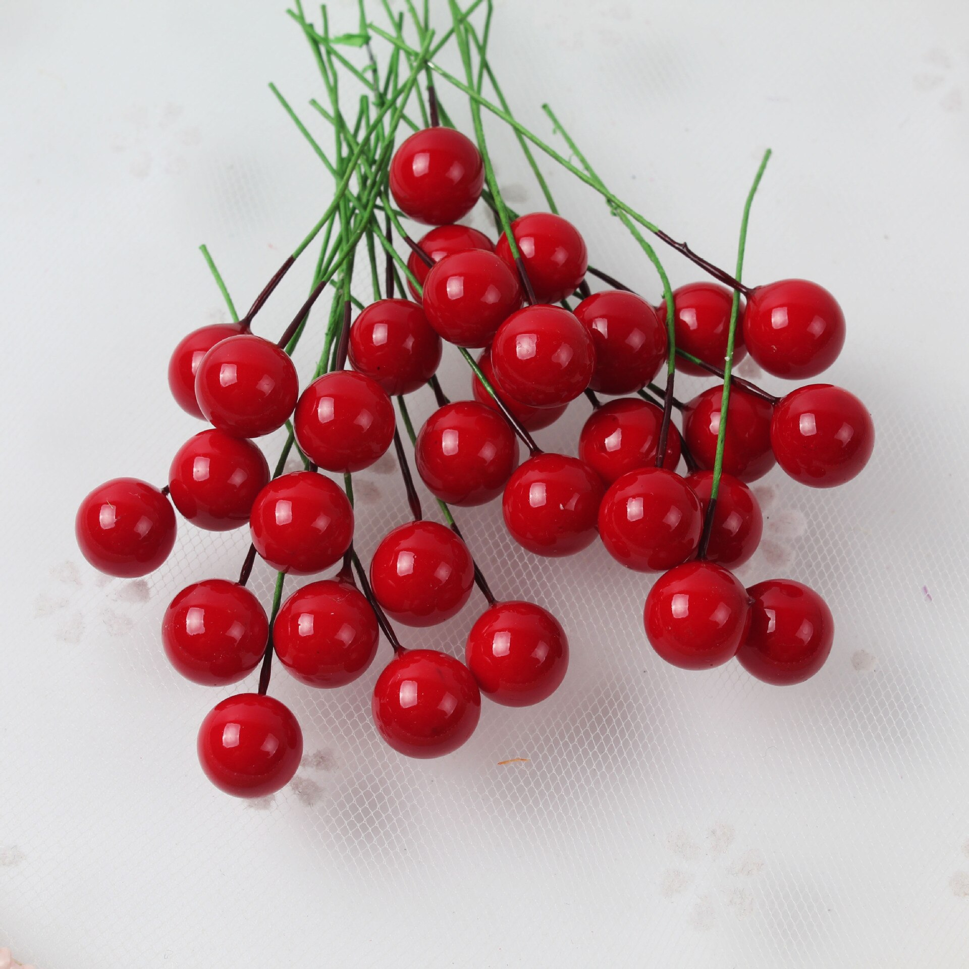 30pcs Artificial Holly Berries Foam Frosted Fruit Table Centerpiece Mini Christmas Frosted Fruit Artificial Flower Decor