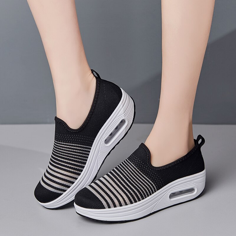 Women's Platforms Breathable Mesh Slip On Walking Fitness Shoes Soft Cushioning Swing Shoes