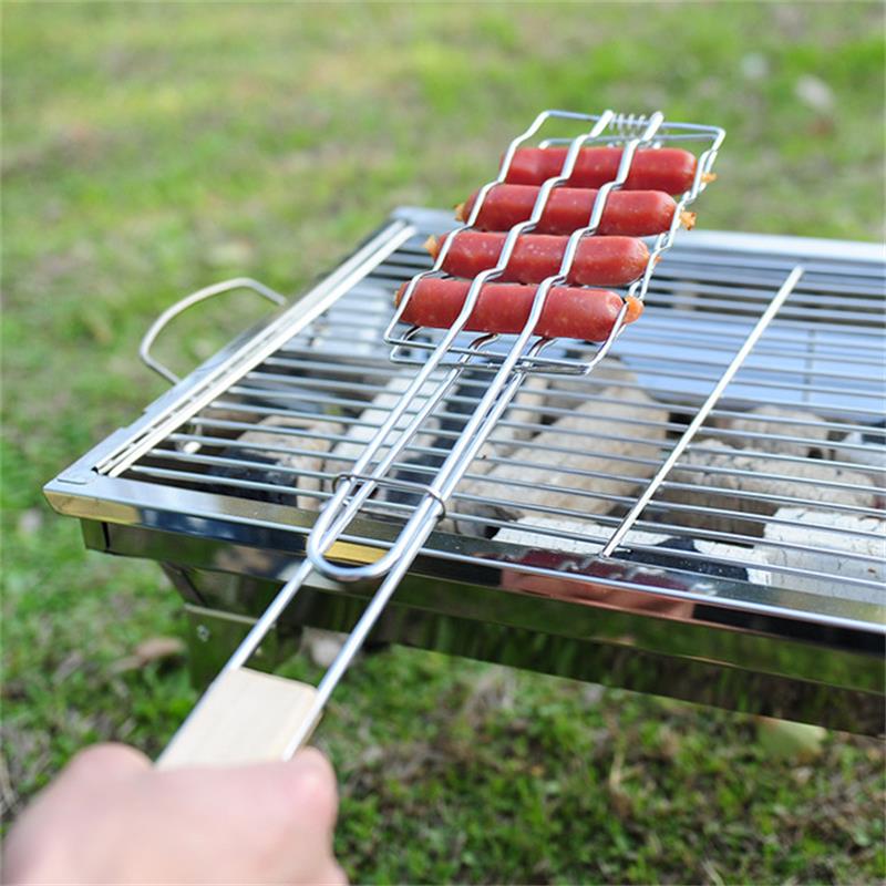 Dog Grill Basket BBQ Sausage Grilling Rack Barbecue Food Metal Mesh Clip Removable Wooden Handle Chicken Barbecue Gripper